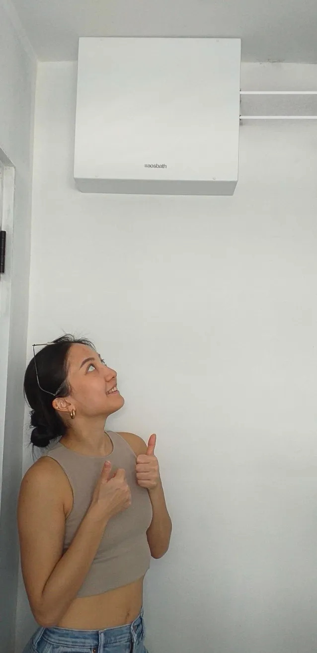 happy thumbs up bathbox lady